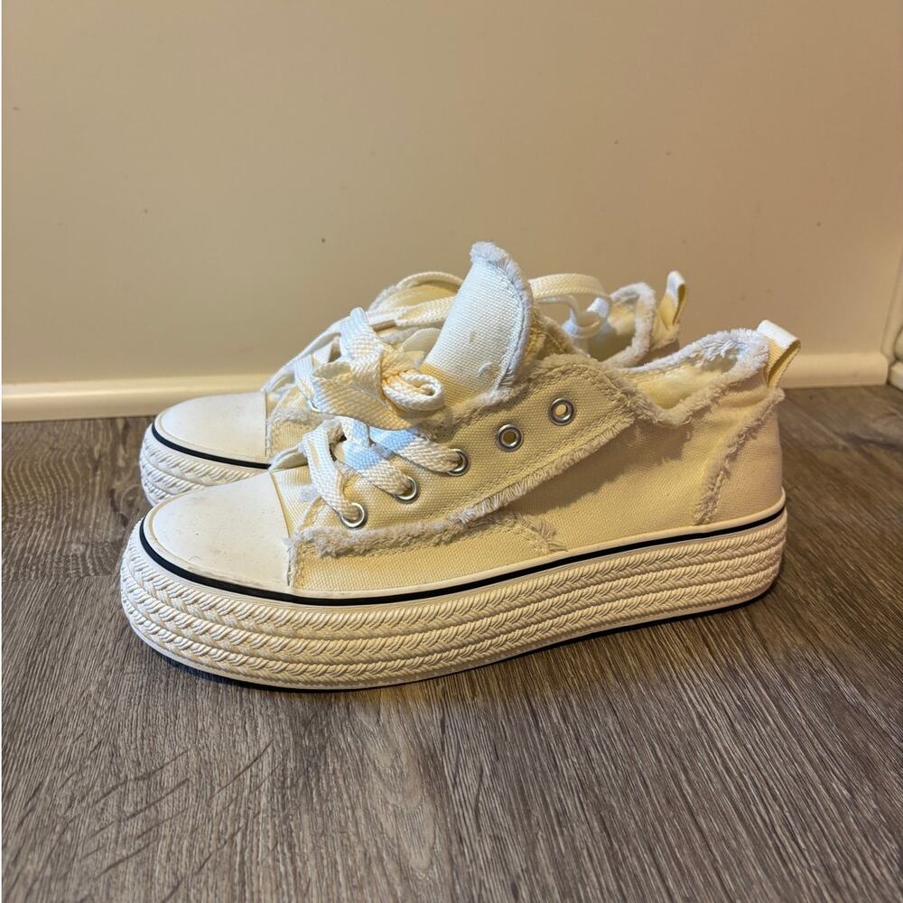 Canvas White Platform Sneaker 9.5 / 41 Unbranded